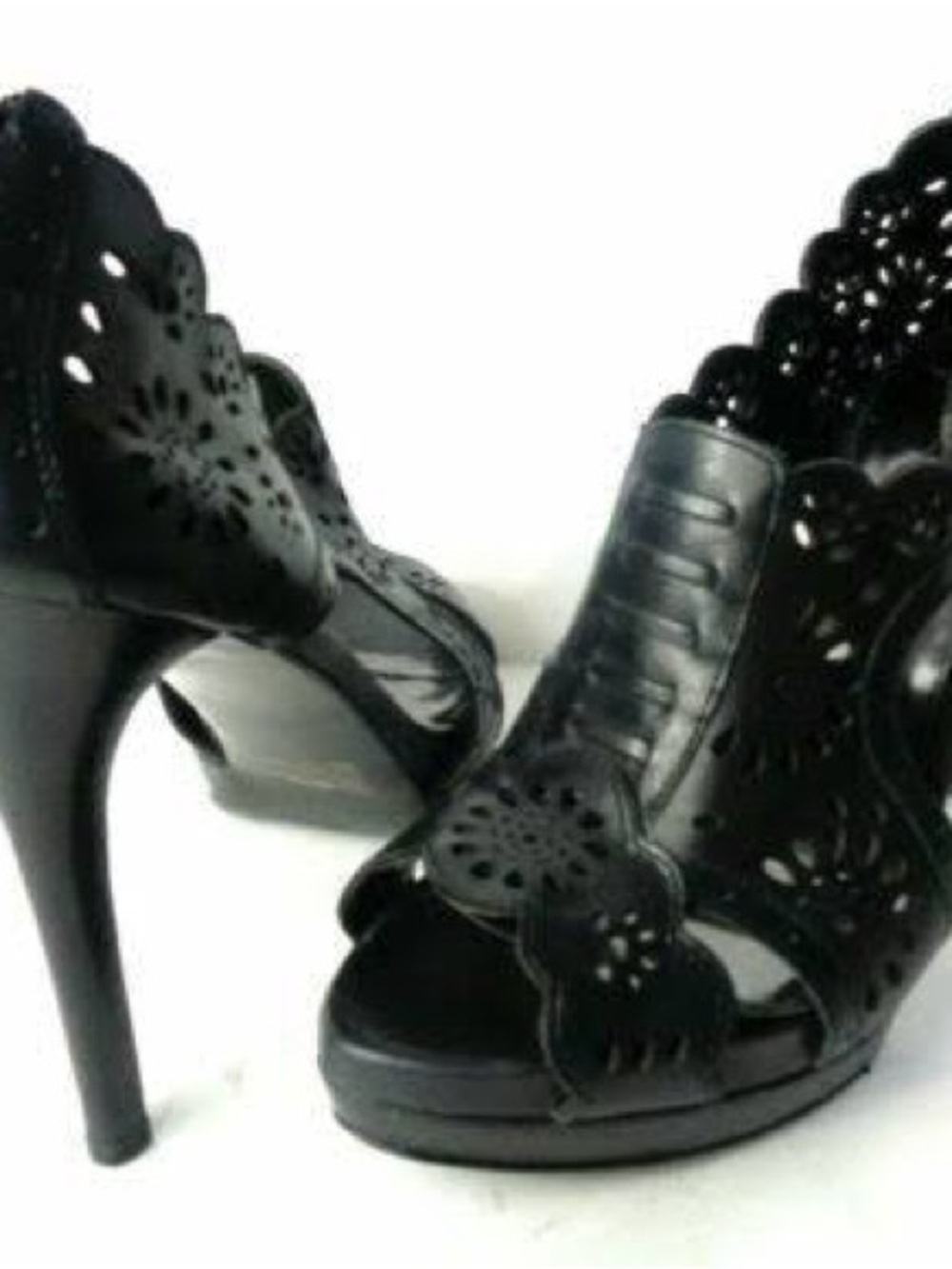 Carlos Santana laser cut heels 👠